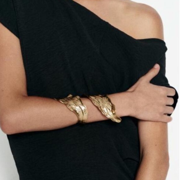 Zara Jewelry - Zara NWOT gold metal leaf arm cuff 1856/034